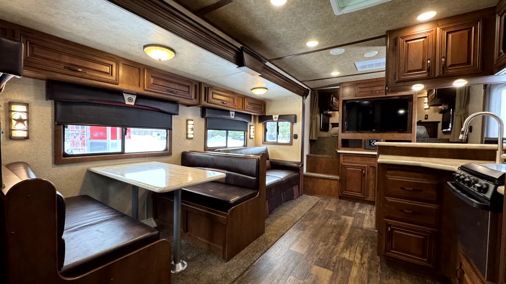 Pre Owned 2020 Bison Premiere 8317 - Image 10