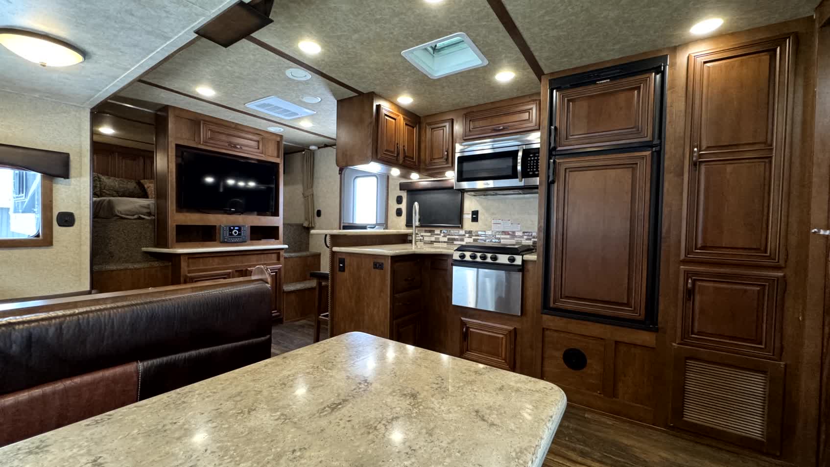 Pre Owned 2020 Bison Premiere 8317 - Image 23