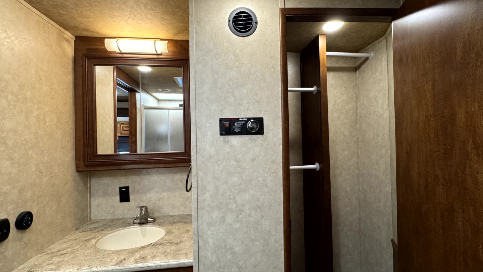 Pre Owned 2020 Bison Premiere 8317 - Image 27